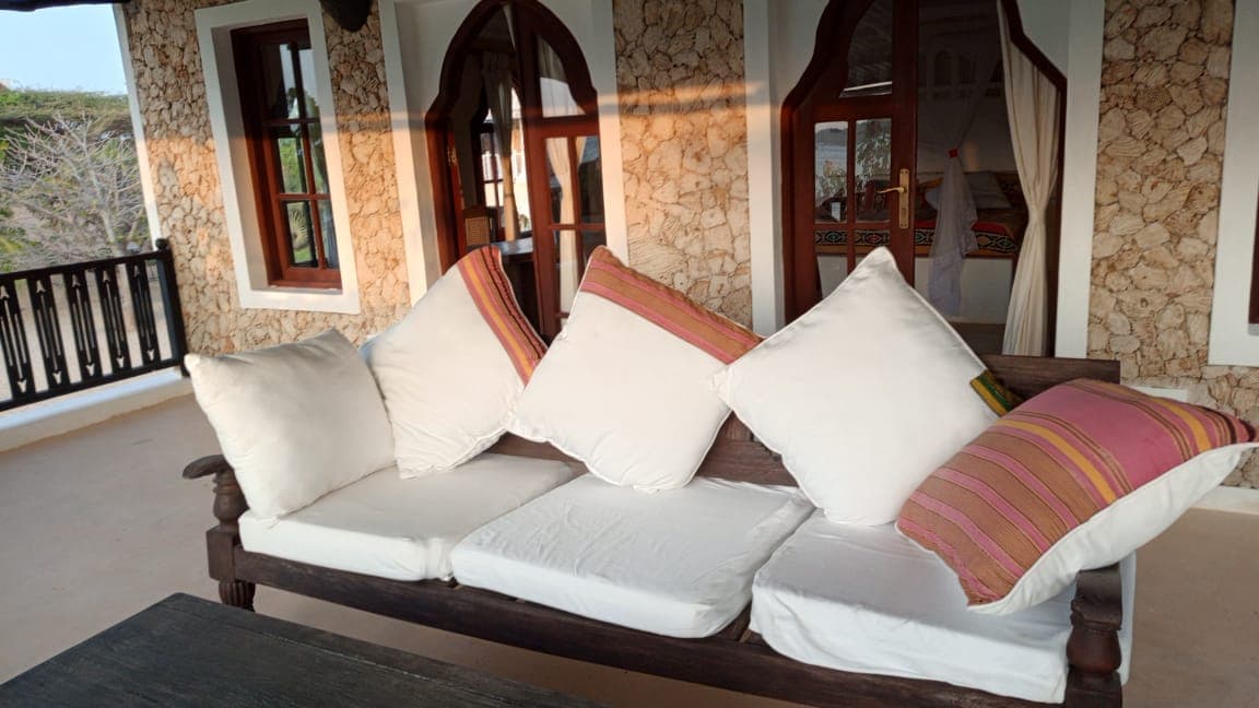 Sitting area or lounge space in Little Red Moon House