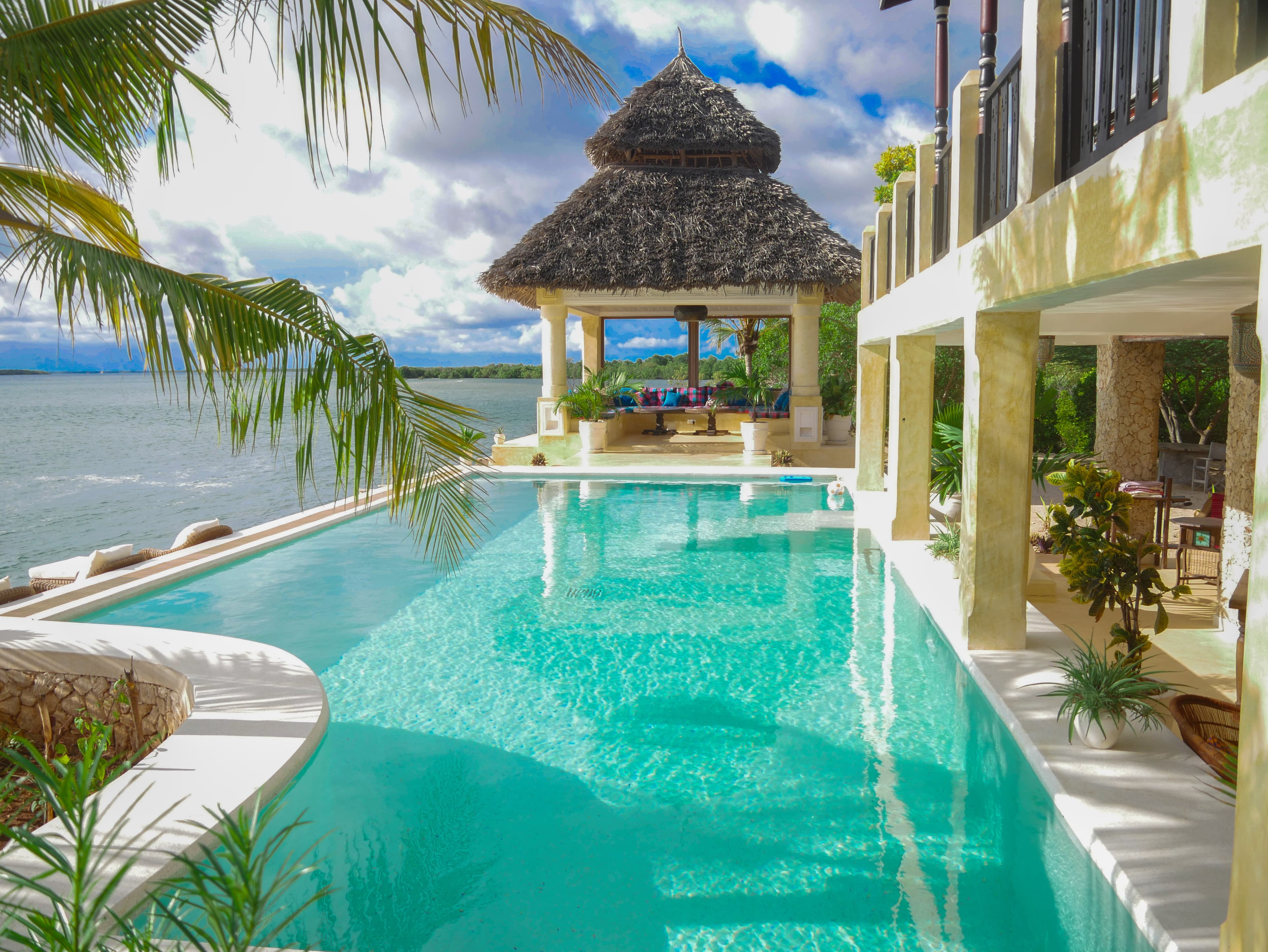Front view with swimming pool at The Red Moon House