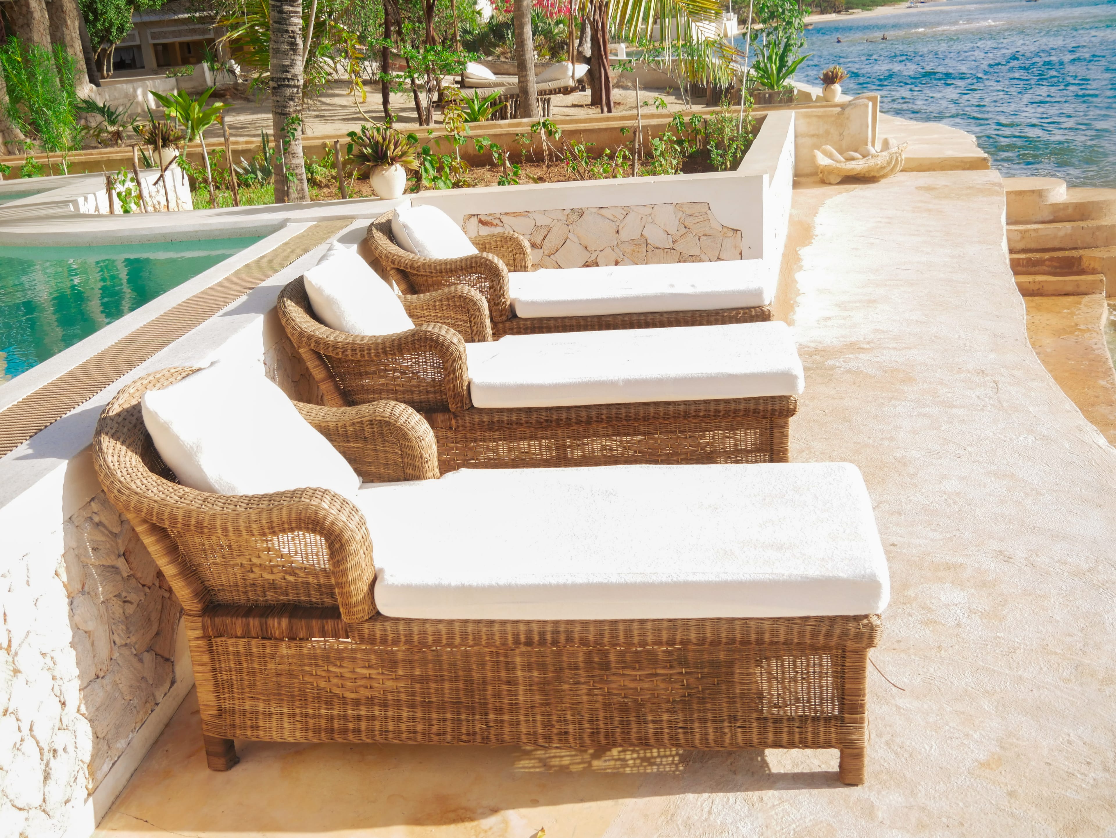 The Red Moon House – pool and ocean